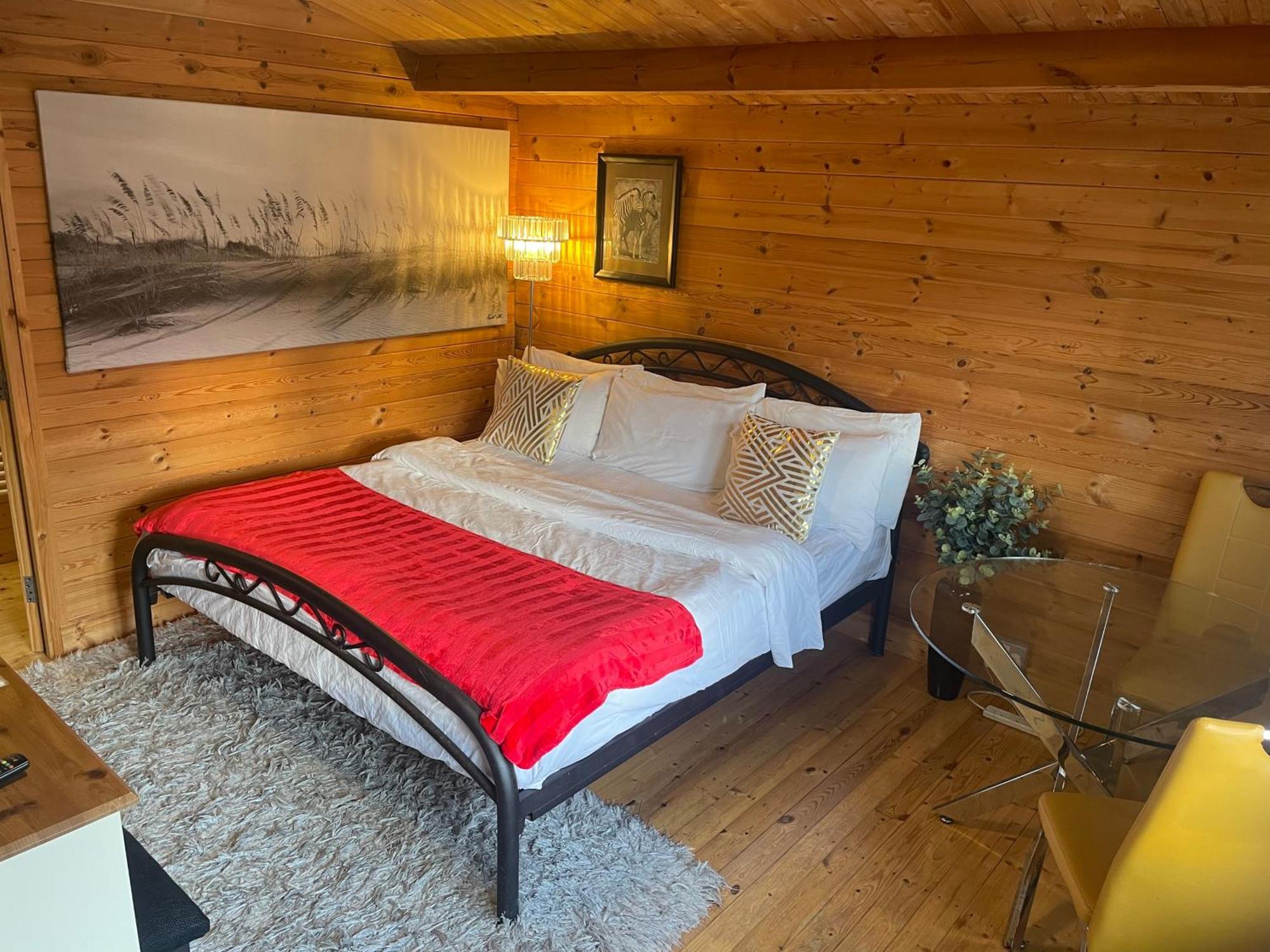 Chalet Free Sauna & Spa Superking Bed Killaloo Exterior photo
