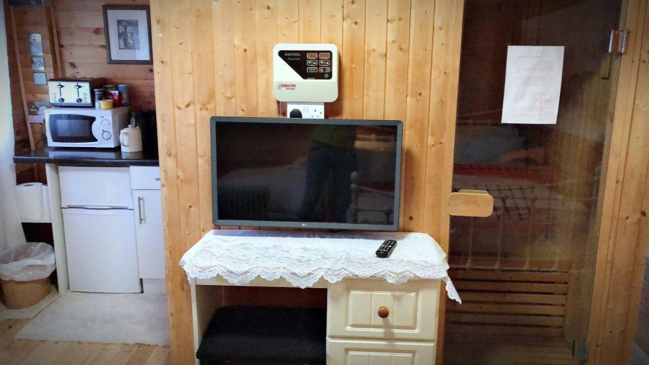 Chalet Free Sauna & Spa Superking Bed Killaloo Exterior photo